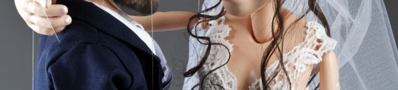 Wedding season is here! Bring the perfect wedding gift with Marionettes.cz