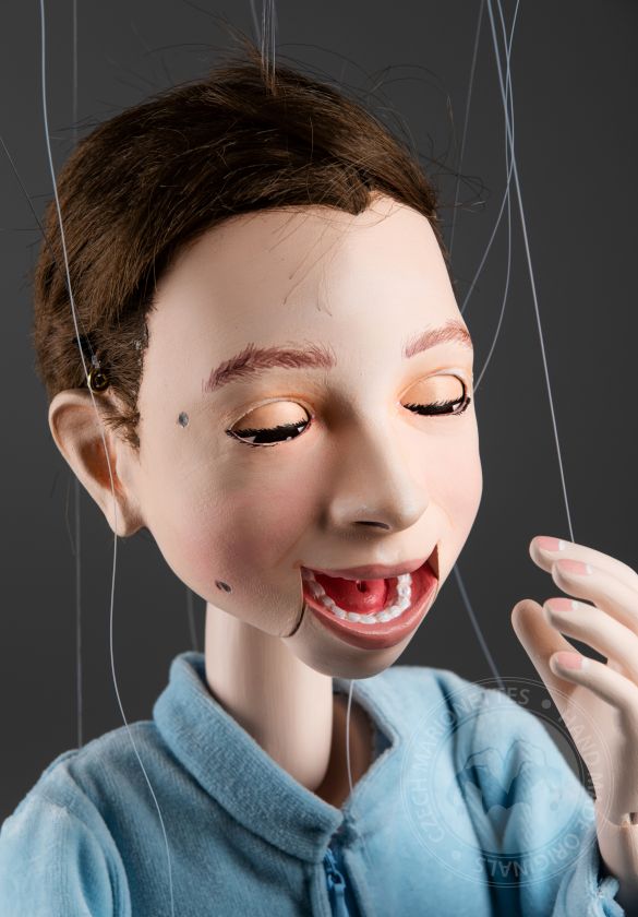 Loutka chlapce - marioneta 60cm, pohyblivá čelist a mrkací oči