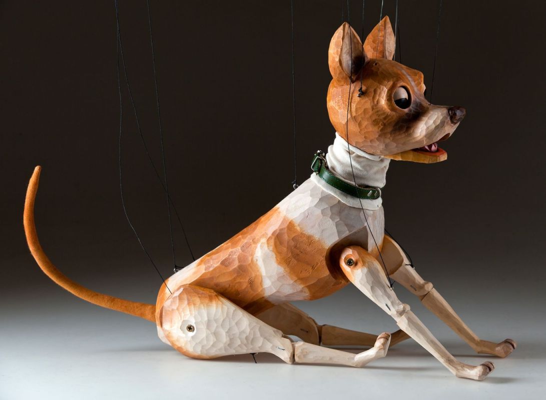 Chihuahua Handcarved Czech