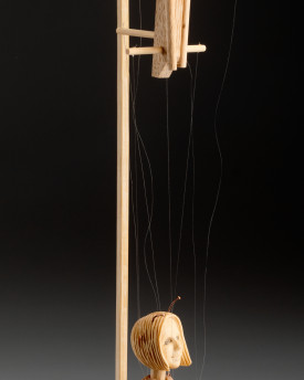 La plus petite marionnette du monde - un Coccinelle  en bois sculpté à la main