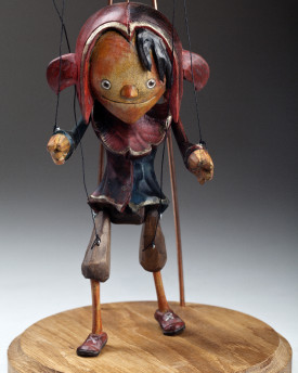 Wooden Stand – adjusted for marionettes from Superstars collection