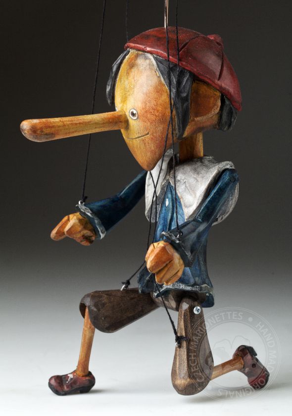 Superstar Pinocchio une marionnette en bois au look original
