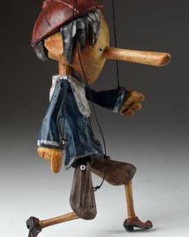 Superstar Pinocchio - une marionnette en bois au look original